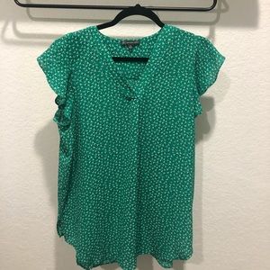Green v neck shirt short sleeve